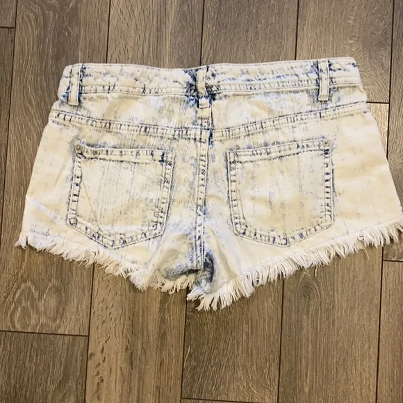 Woman Jean Boho Shorts - Picture 6 of 7